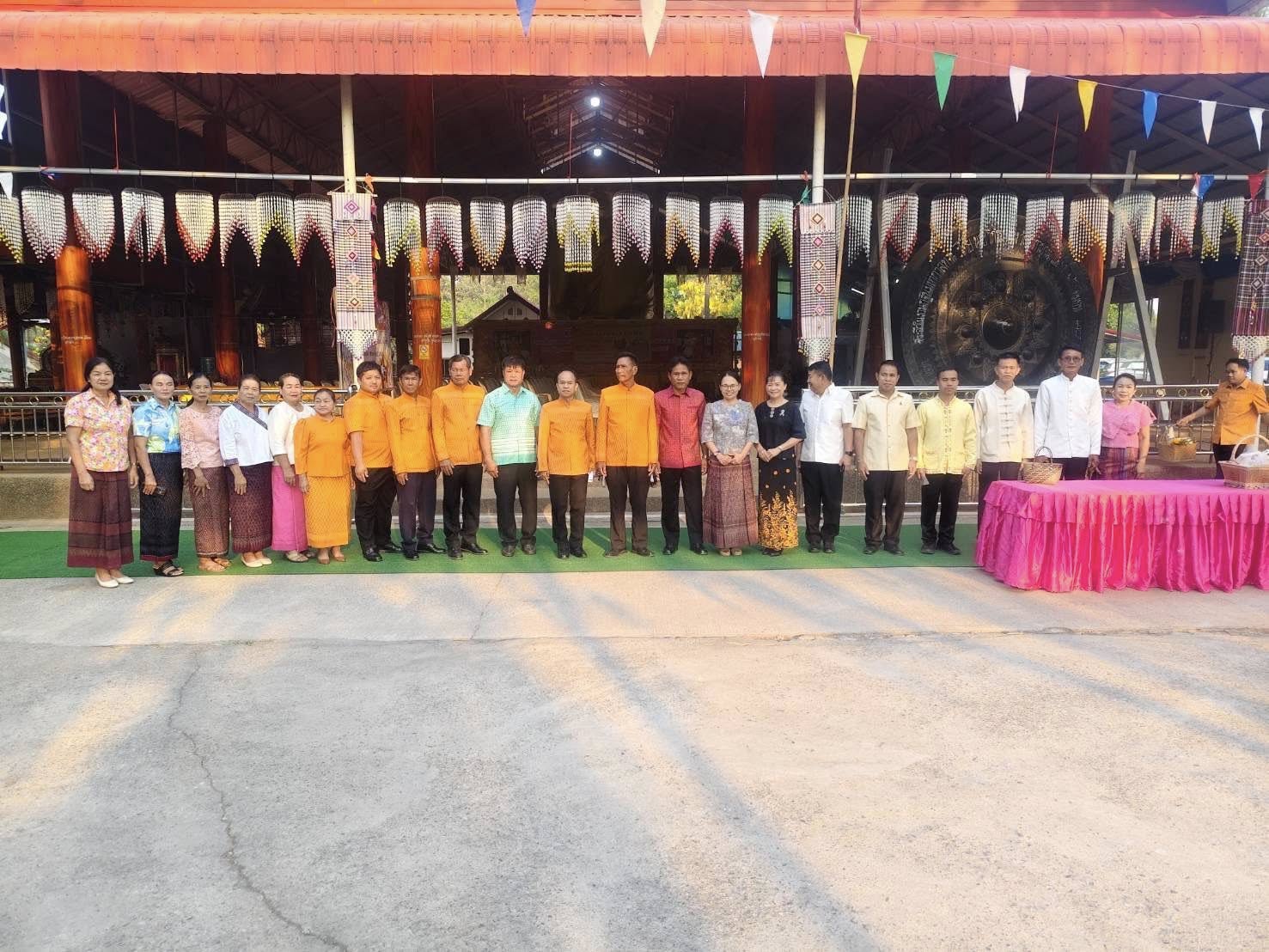 🎯🎯 พช.เชียงยืน จังหวัดมหาสารคาม🎀🎀 ร่วมโครงการ 1 ตำบล 1 แลนด์มาร์ก หิ้วตะกร้า นุ่งผ้าไทยใส่บาตร สืบสานวัฒนธรรมใส่ใจสังคม